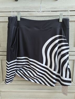 Acegolfs Black & White Skort NWT - M